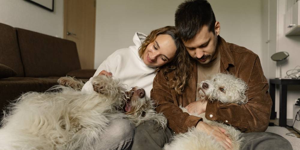 couple reducing their stress and chronic pain with their pets